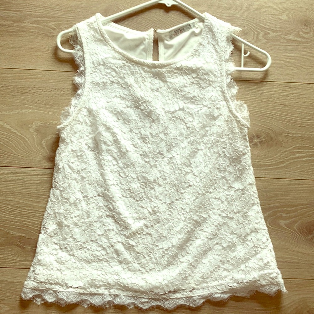 💘EUC Dex white tank top embroidered with lace